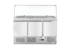 Háromajtós salátahűtő pult üveggel 380L – 230V / 310W – 2/8˚C – 1365x700x(H)1300 mm - HENDI 232798